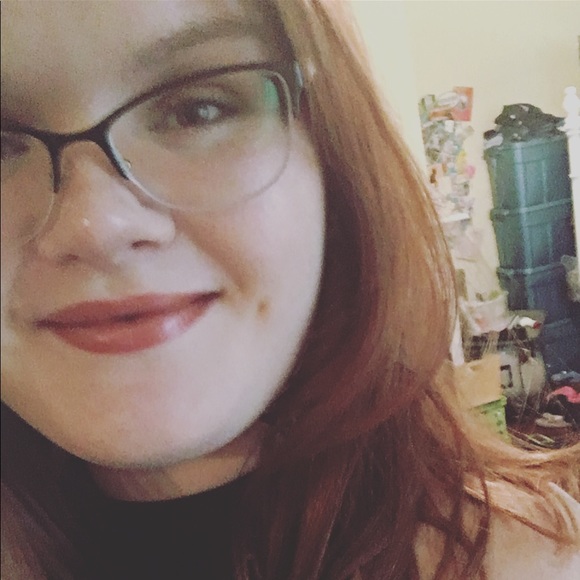 Meet your Posher! - Picture 1 of 5